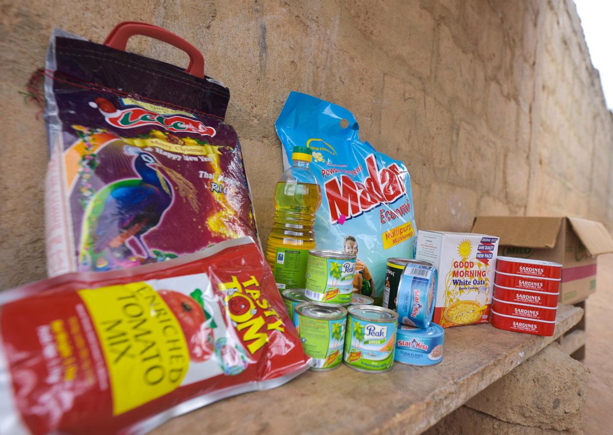 Compassion distribuisce scorte di cibo ai più poveri