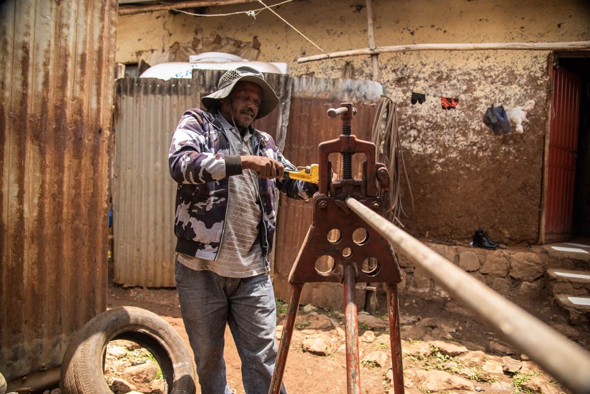 Ueberlebensprogramm : Ein Vater lernt in Äthiopien das Handwerk des Klempners